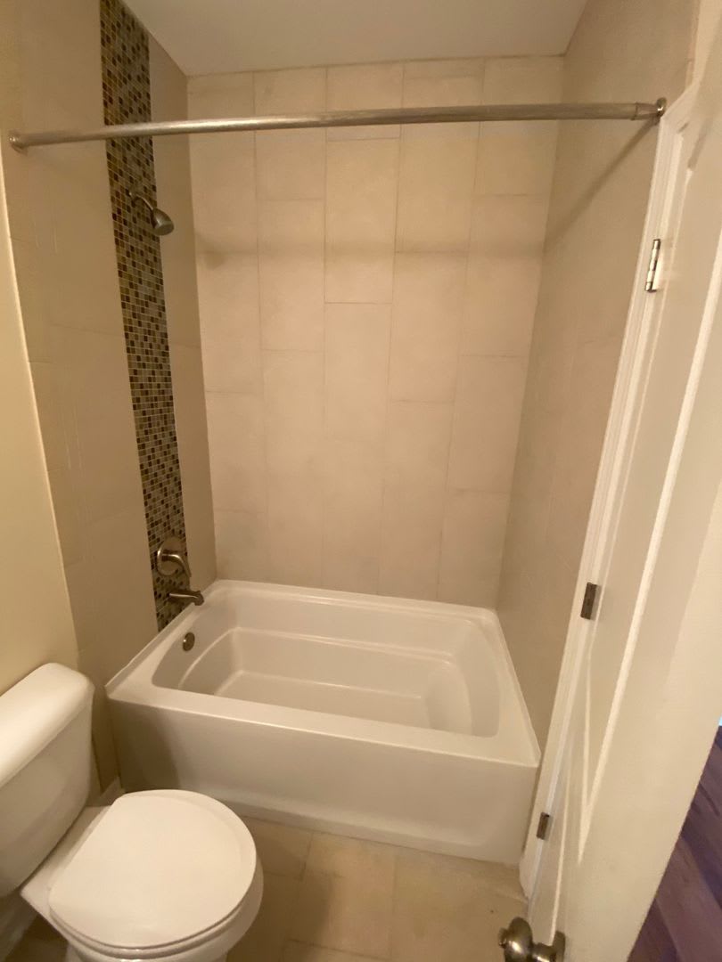 GORGEOUS 2BR/2.5BA Townhome located off of Kaliste Saloom Rd near Ambassador – photo 5