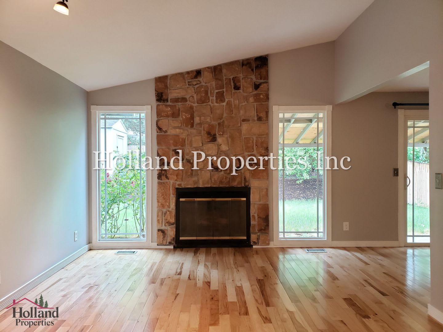Beautiful Single Level 3 Bedroom Home In Aloha – photo 4