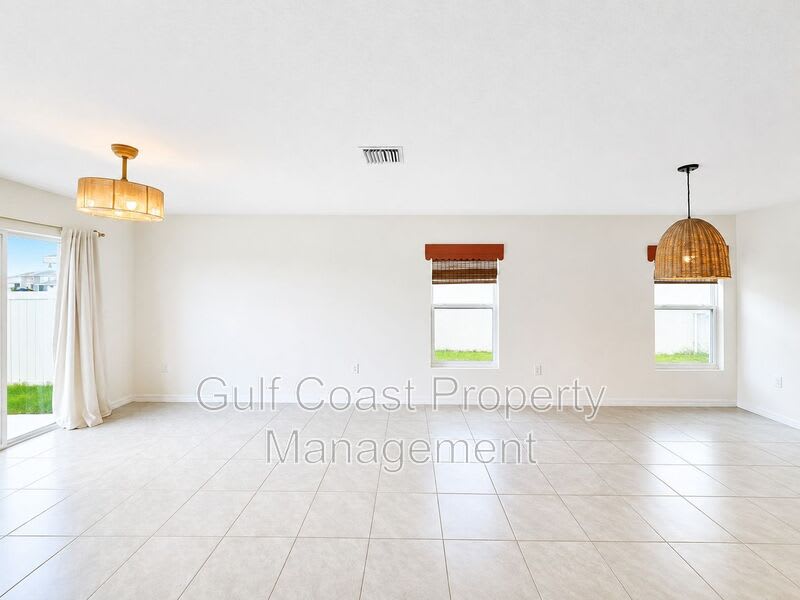 10219 Charlotte Drive – photo 2