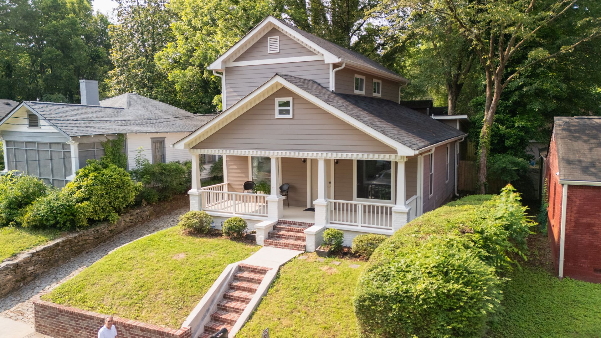 Spacious 4/3.5 w/ Master on Main and Fully Fenced Backyard! – photo 2