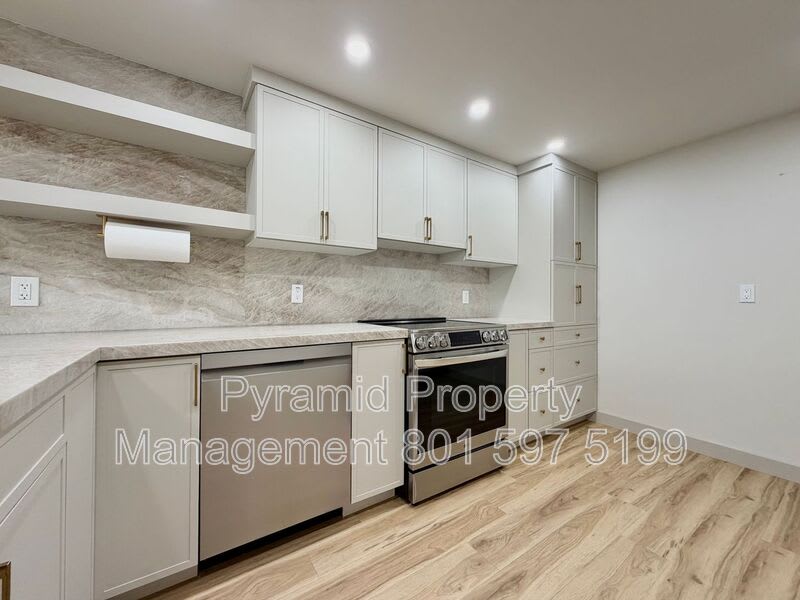48 W Broadway – photo 2