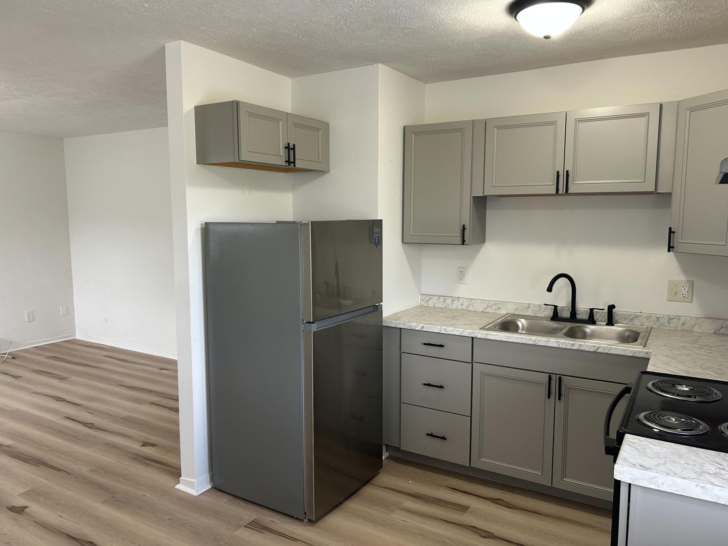 Welcome to 270 Everett Ave – photo 4