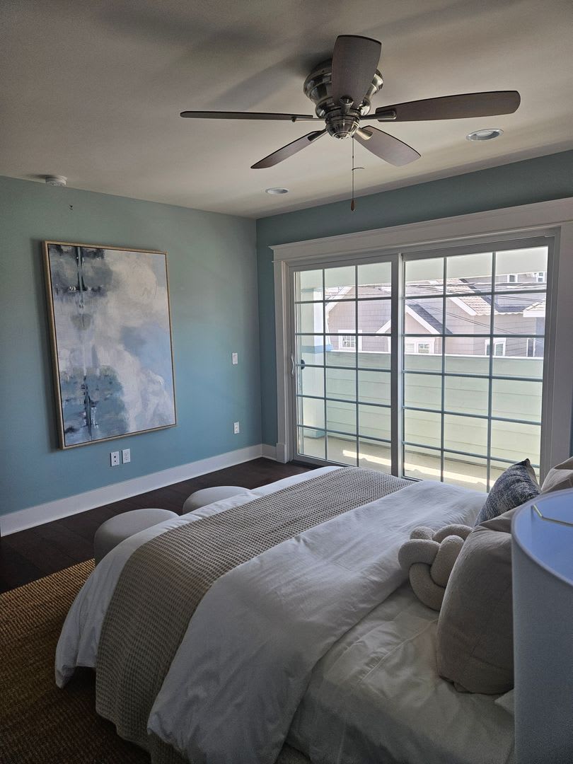 3 Bedroom Plus Home with Roof Top Deck – photo 3