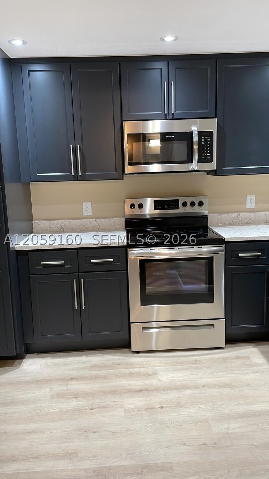 120 Royal Park Dr – photo 2