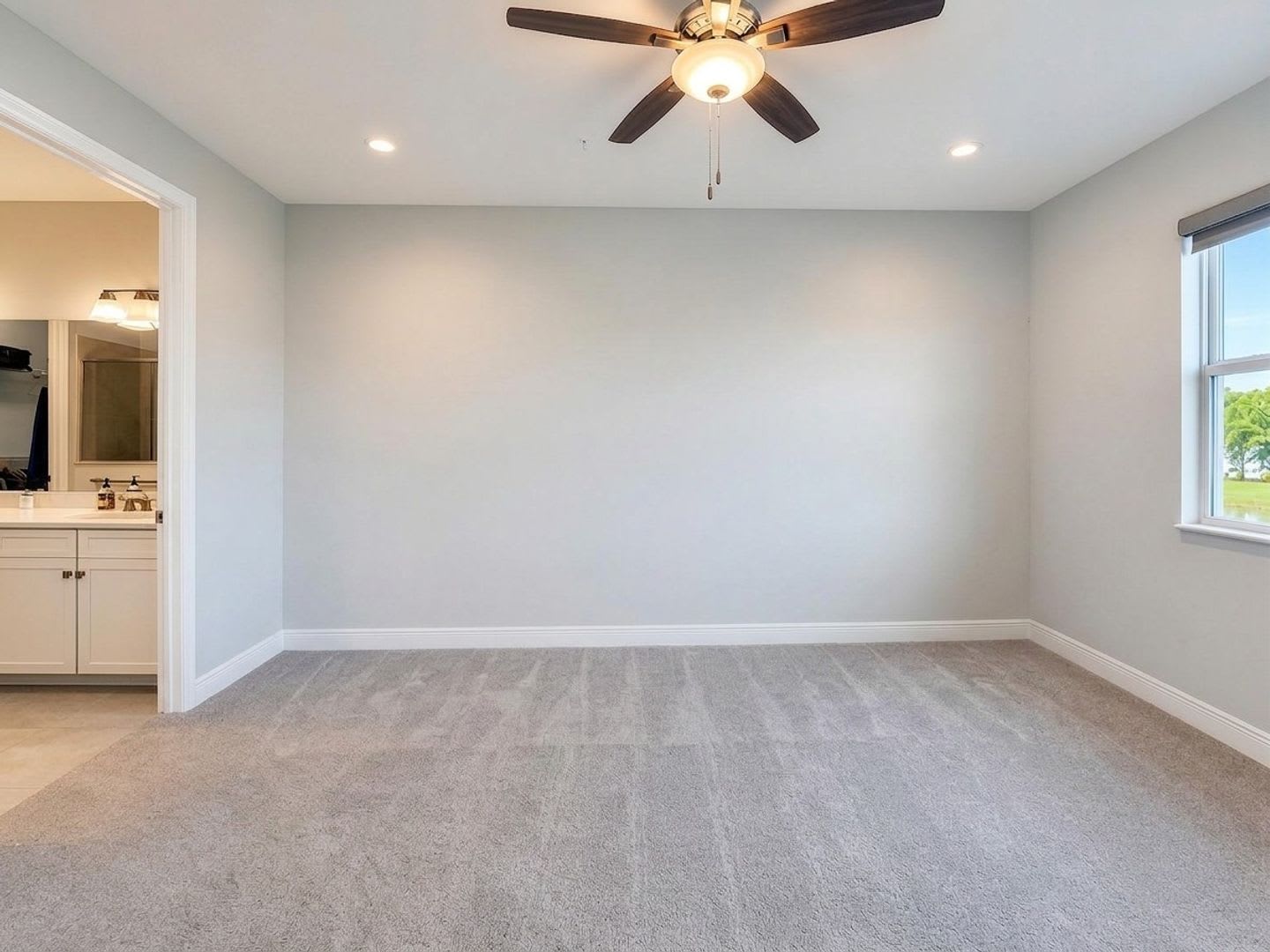 Modern 3BR Condo with Pond Views – photo 5