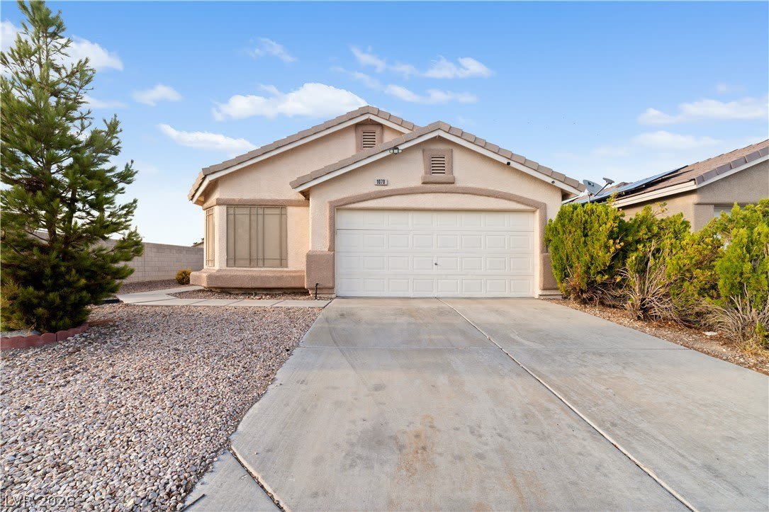 1070 Ashwood Bay Avenue – photo 1