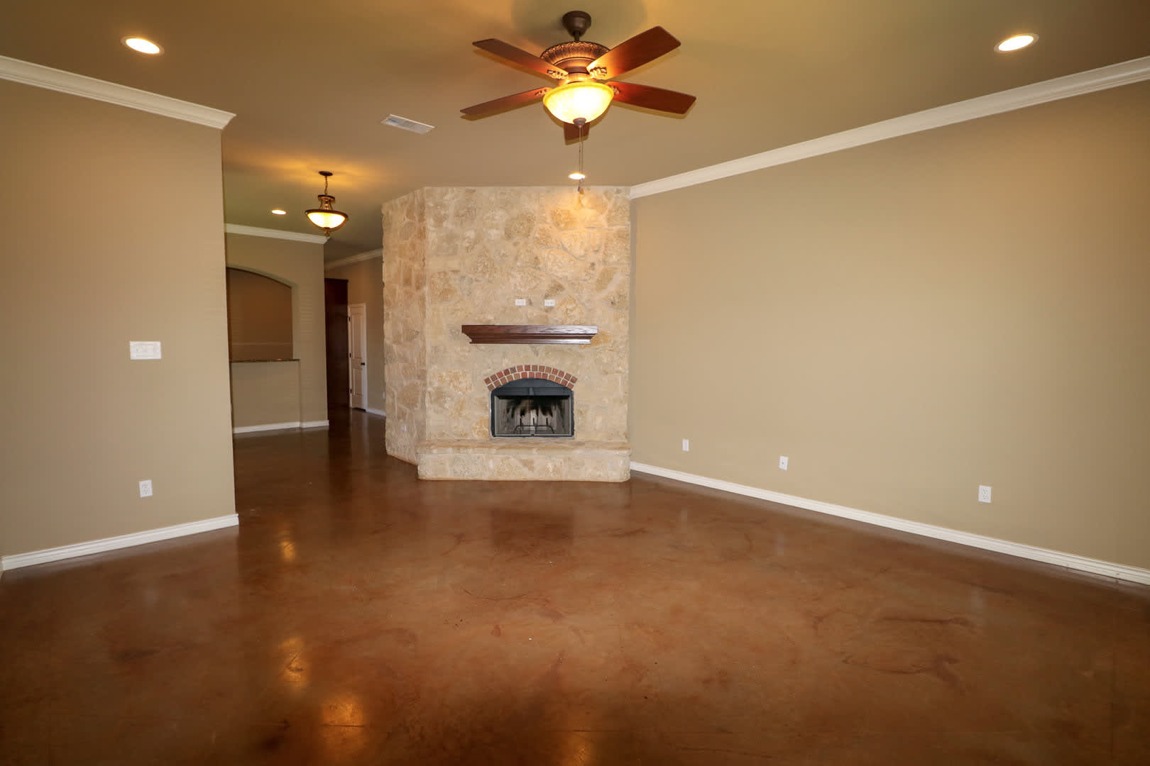 Available Now: 4 bedroom house – photo 2