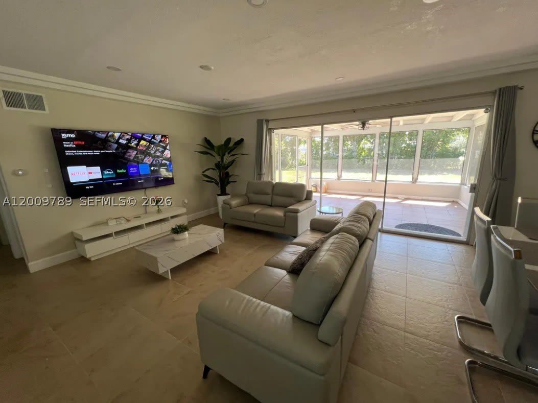 5221 York Ct – photo 3