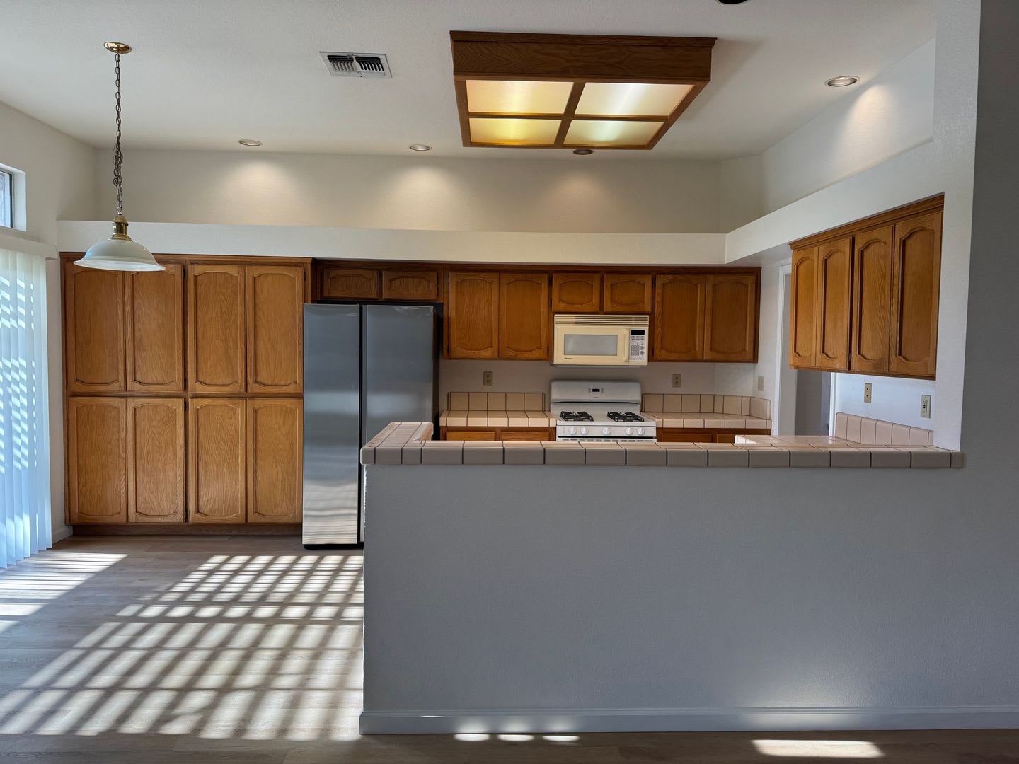 Charming Roseville home with LVP flooring! – photo 5
