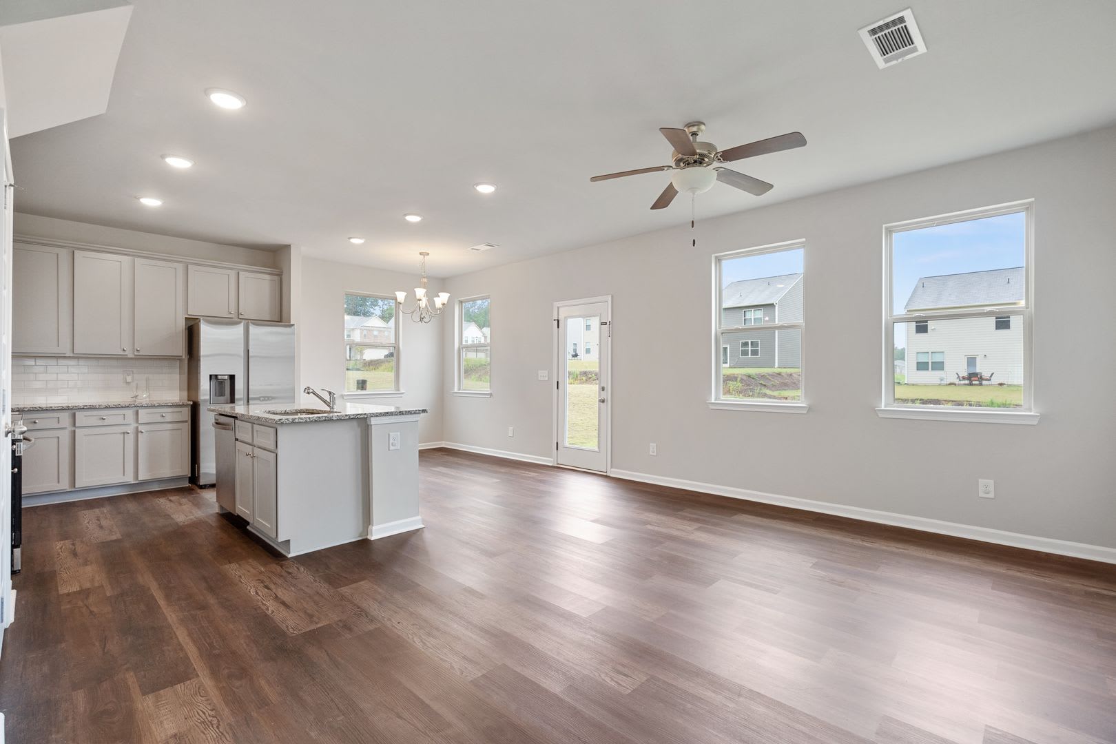 4 Bed 2.5 Bath Home in Gainesville! – photo 5