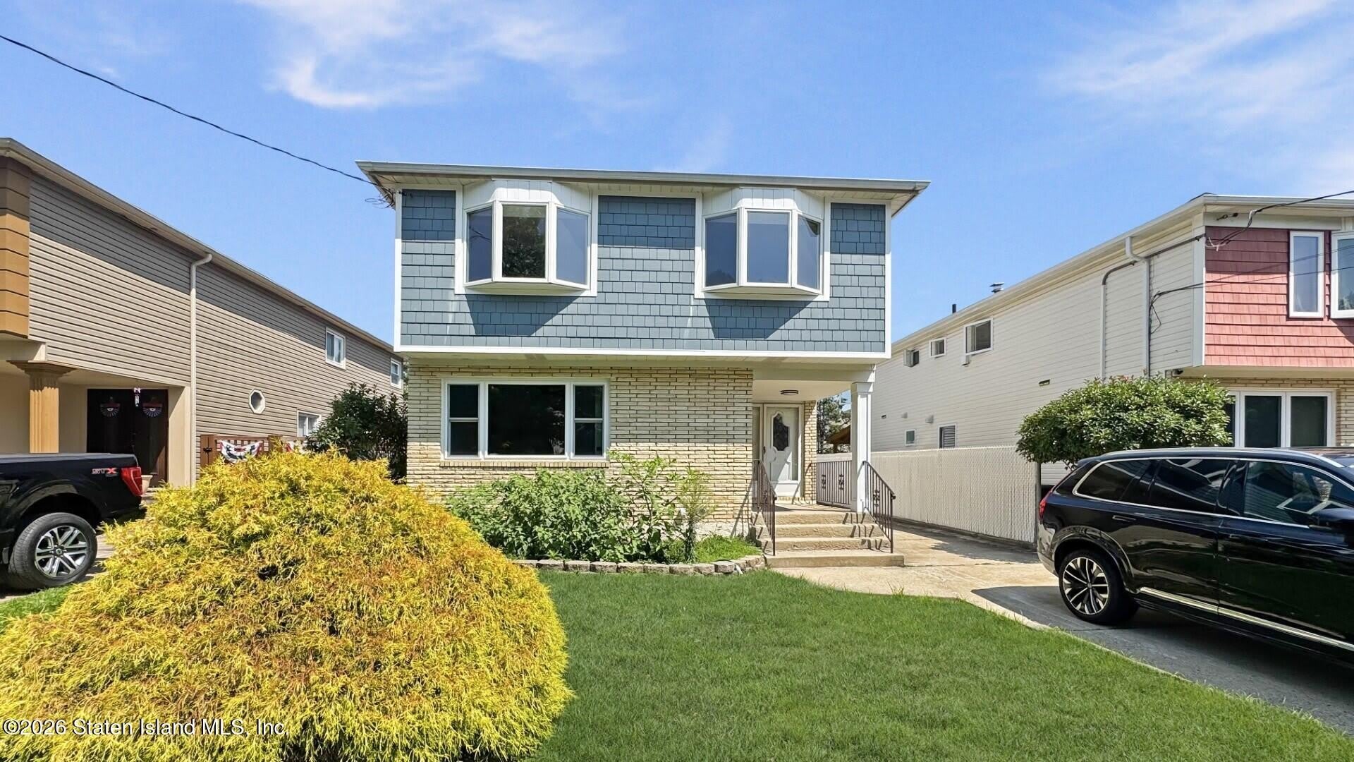 71 Reading Avenue – photo 1