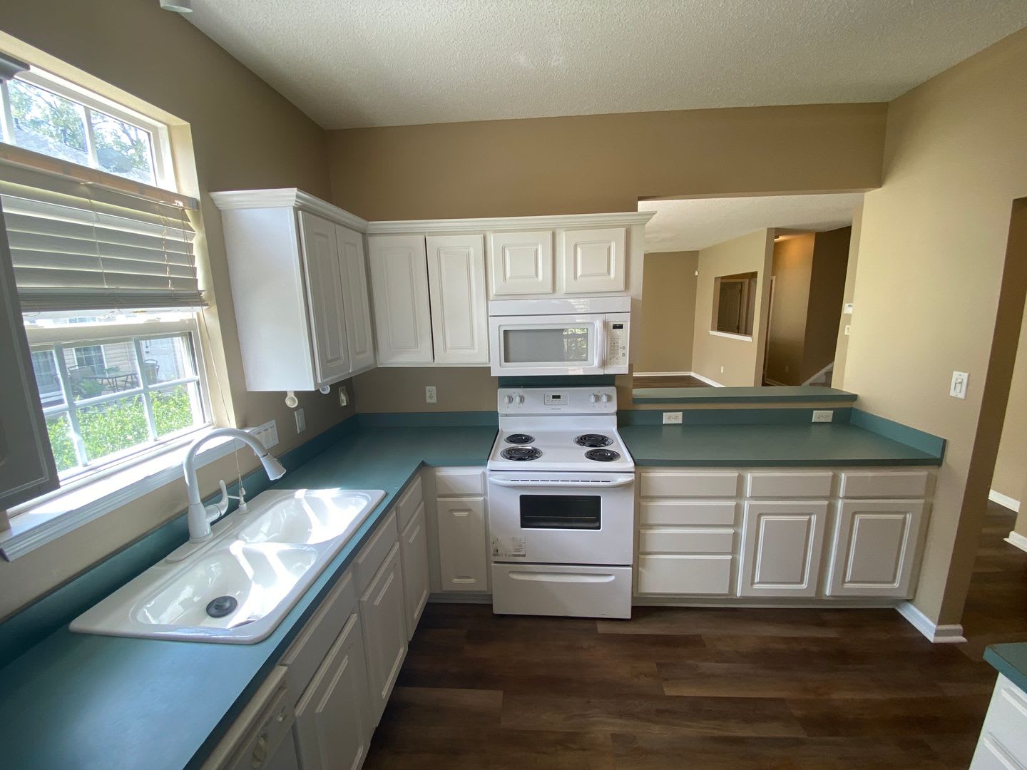 Cozy Townhome located in Prosperity Point! – photo 3