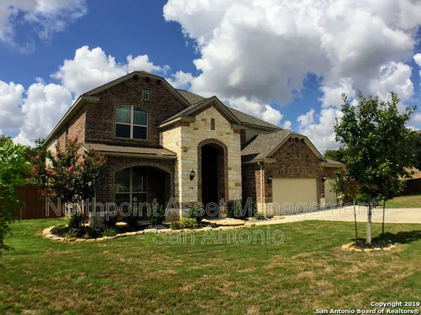 4Br 3 5Ba Single Family Home 3 Car Garage Parking Fenced Backyard – photo 1
