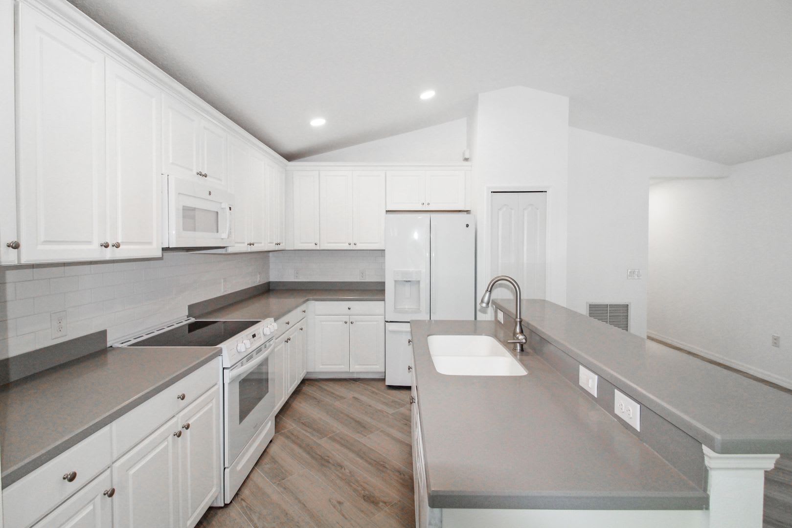 Grand Palm Annual Home for Rent – photo 5