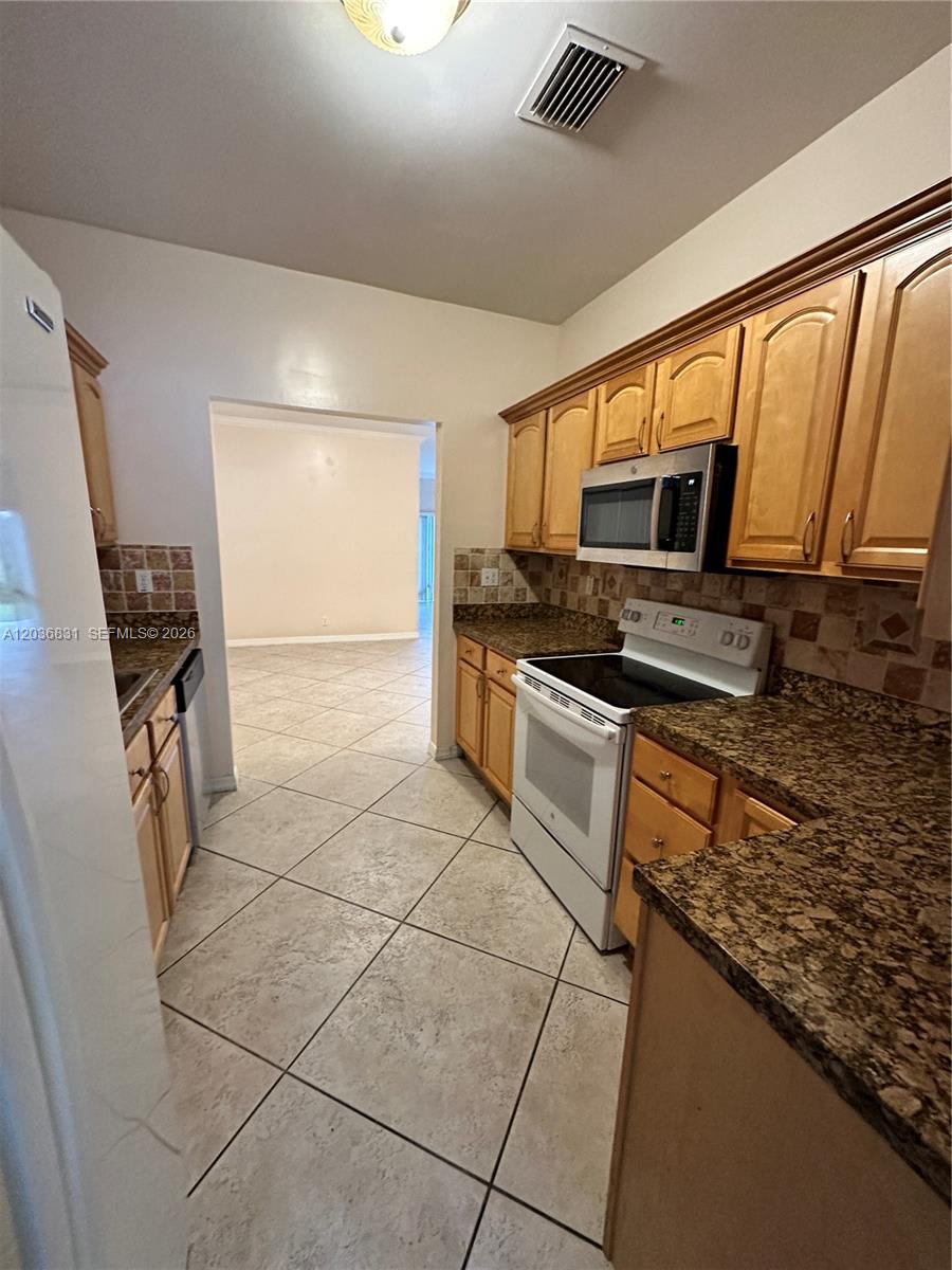 2988 Northwest 7th Court – photo 2