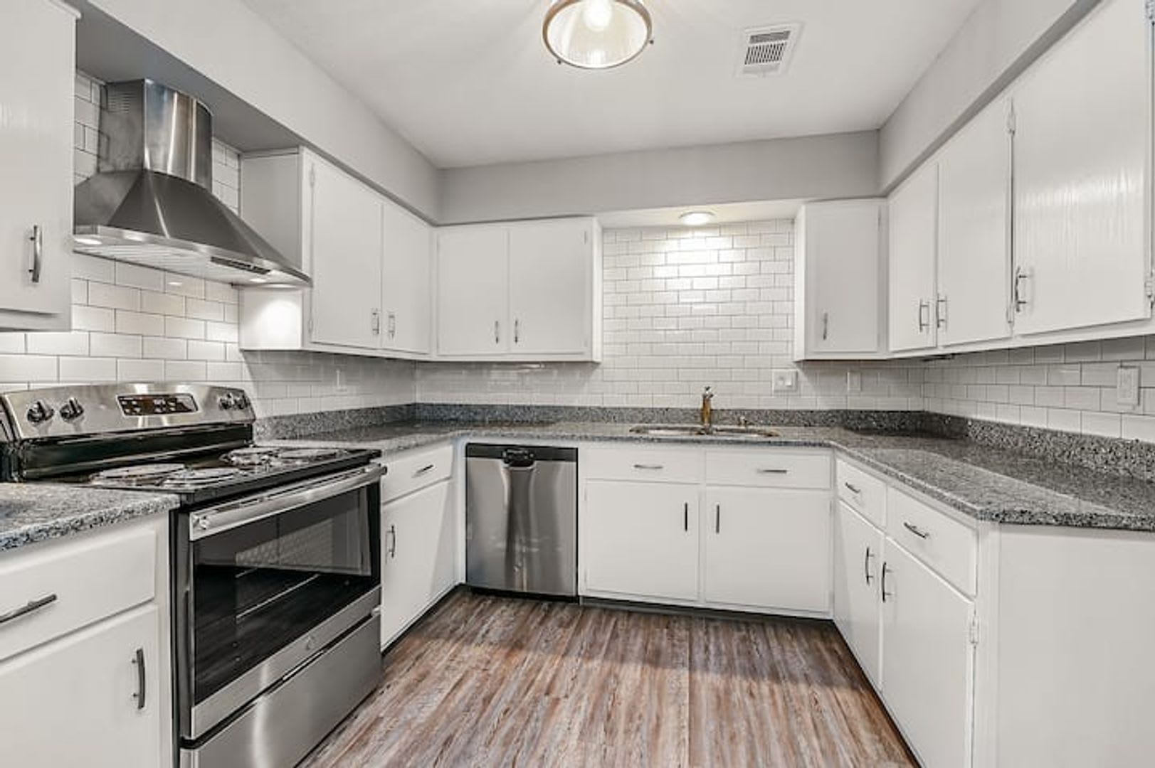 2 Bed 1 5 Four Plex Unit Great Location – photo 4