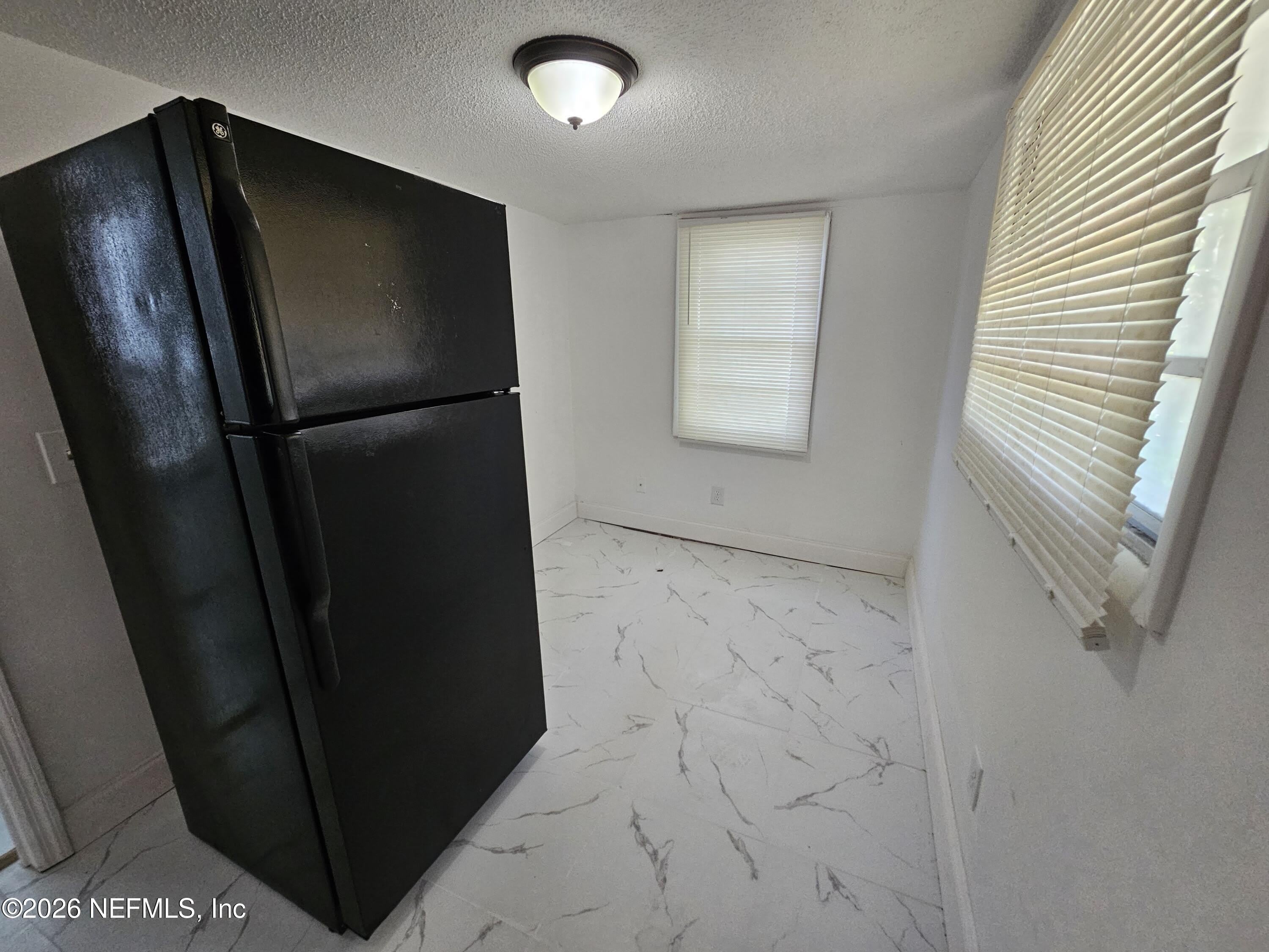 3920 N DAVIS Street – photo 3