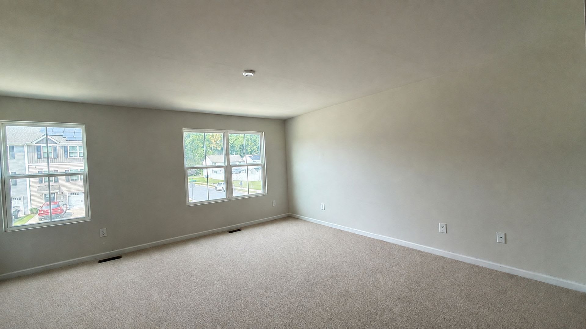 Charming 3-Bedroom Suffolk Home with Garage & Deck – photo 5
