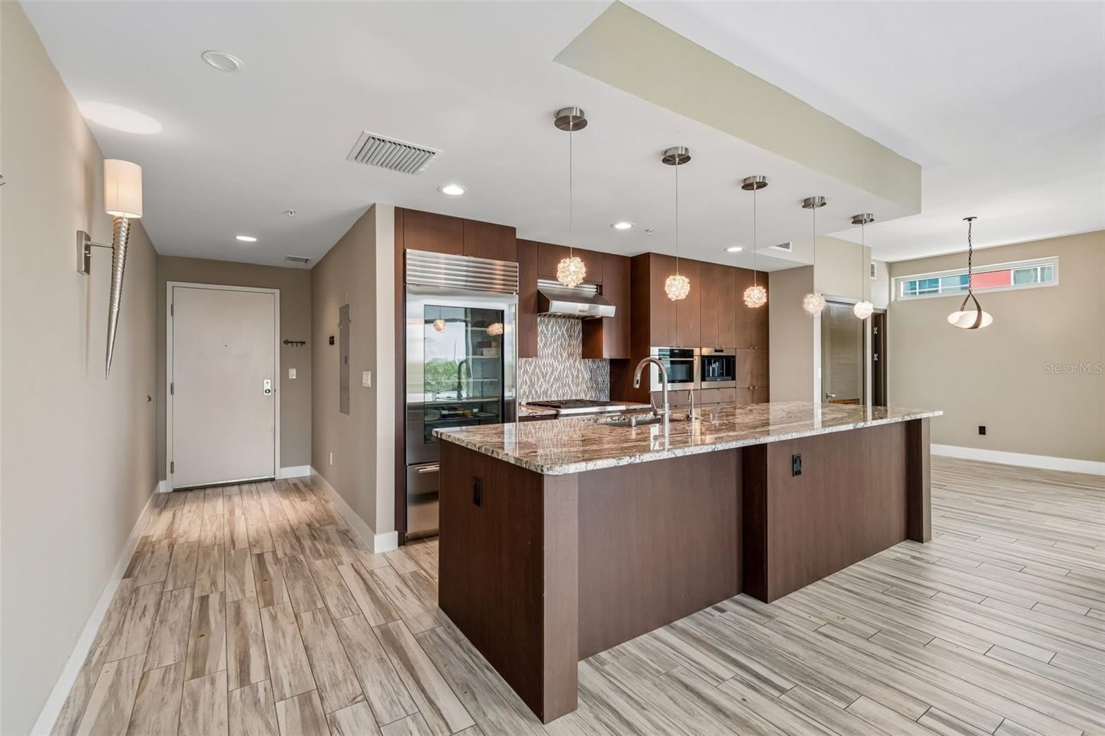 1120 E KENNEDY Boulevard W – photo 3