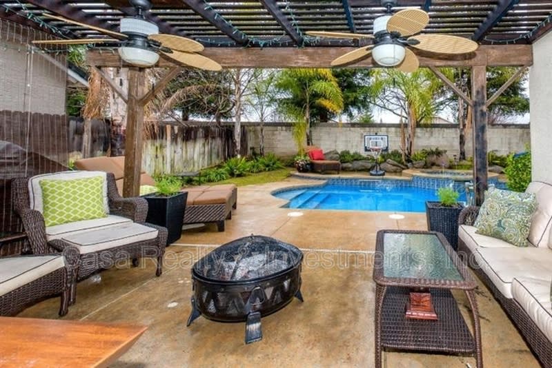9243 N Price Ave – photo 2