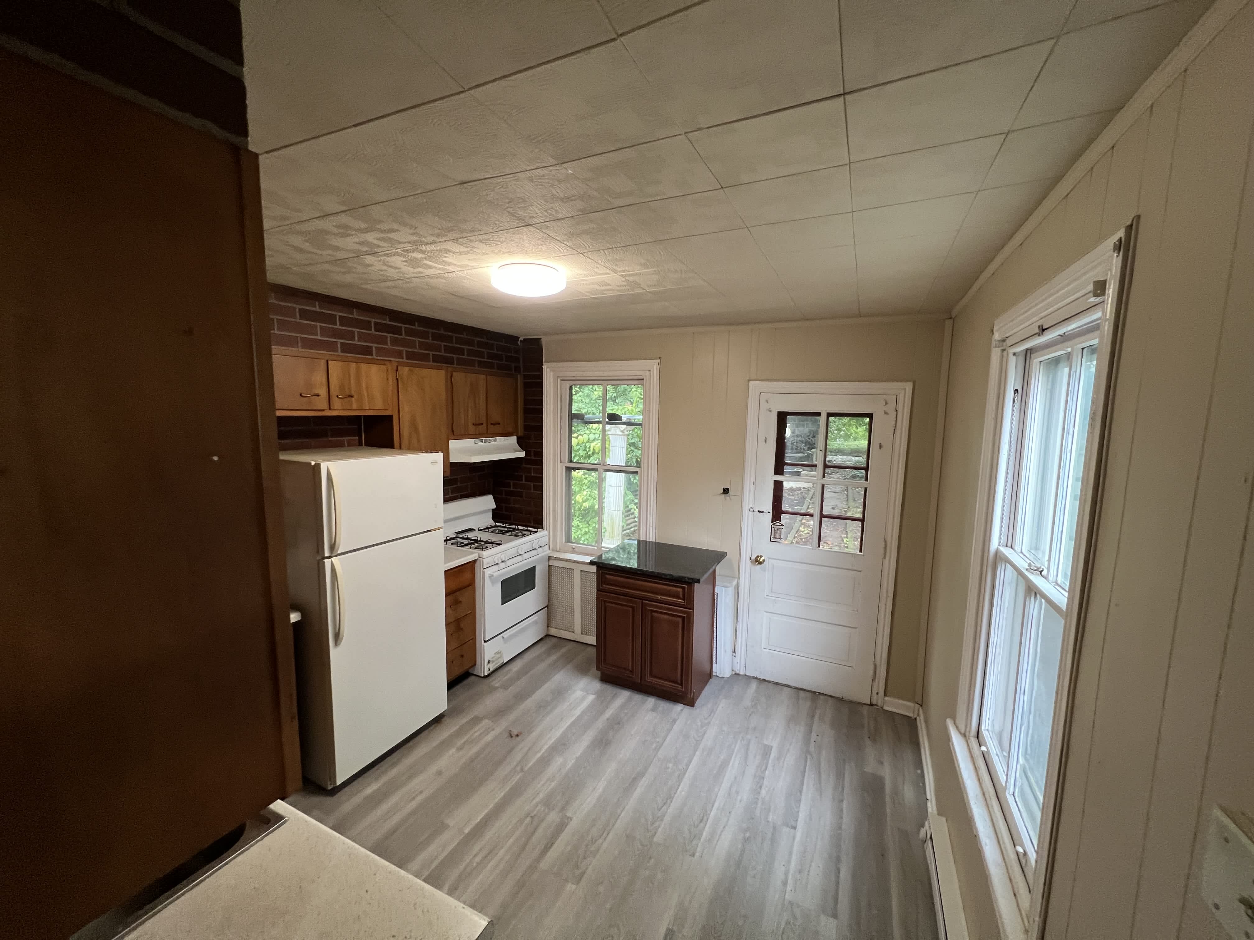 415 E Marshall St – photo 4