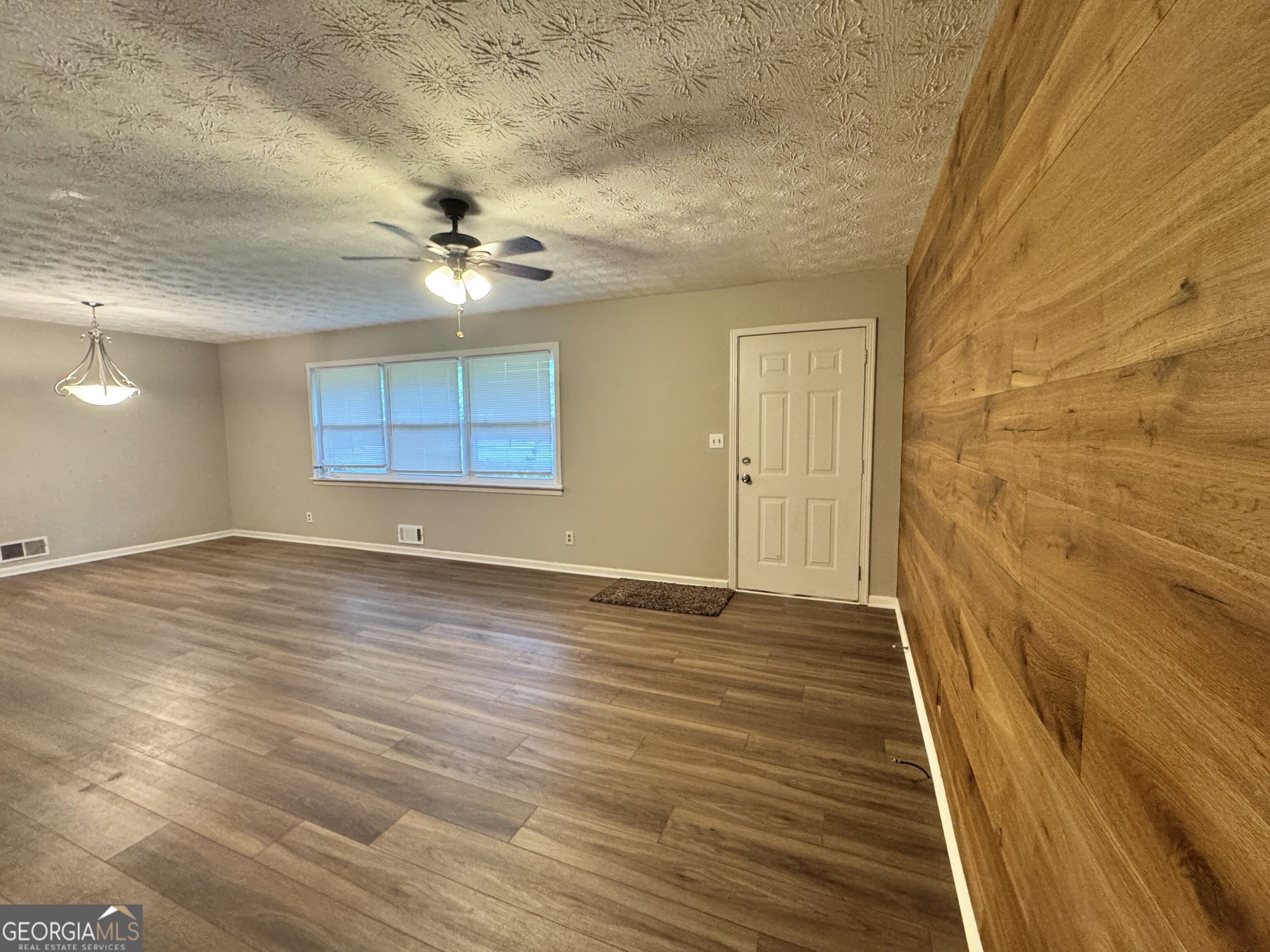 452 Windsor Drive SW – photo 3