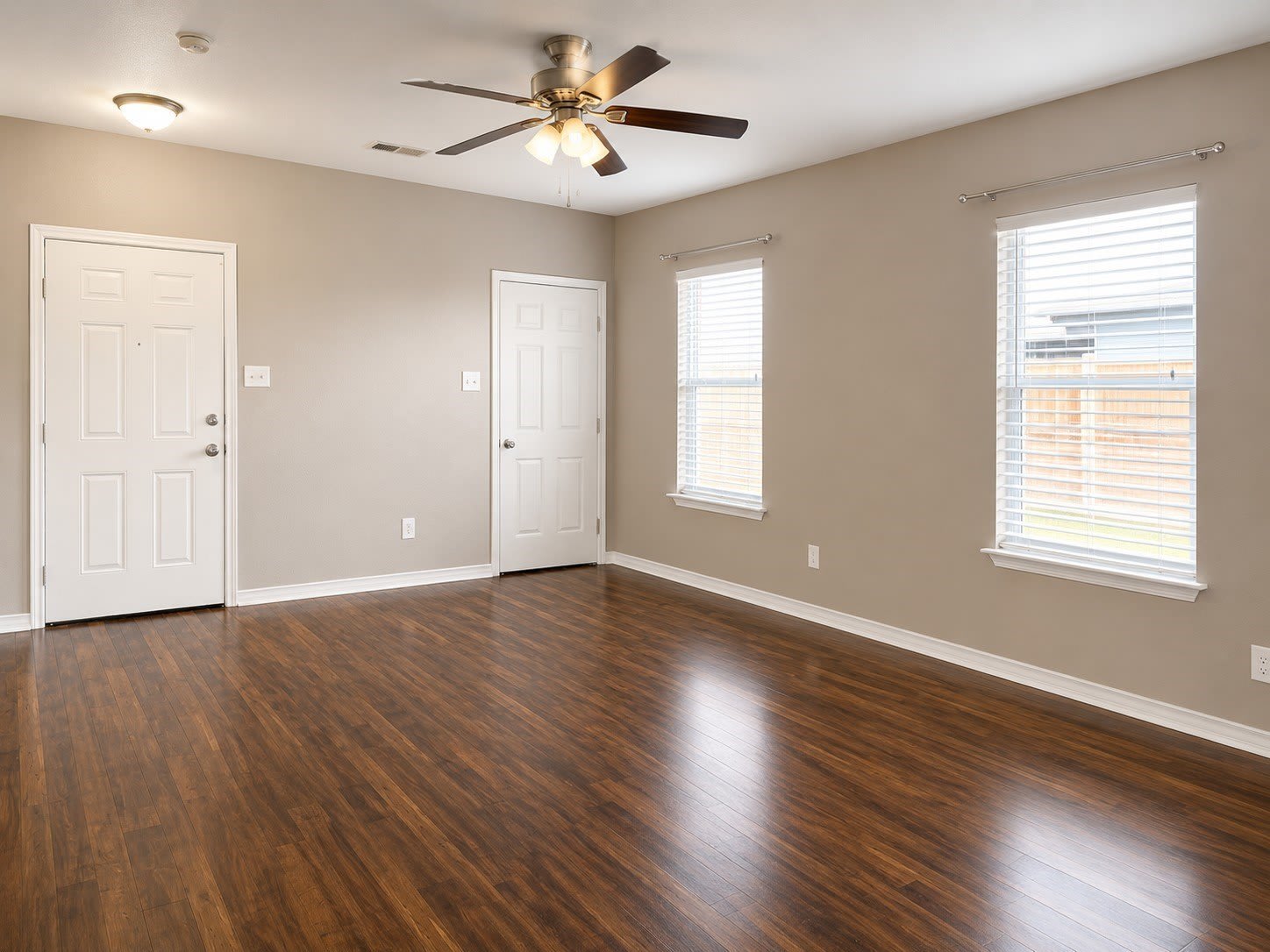 719 E 6th Street – photo 4