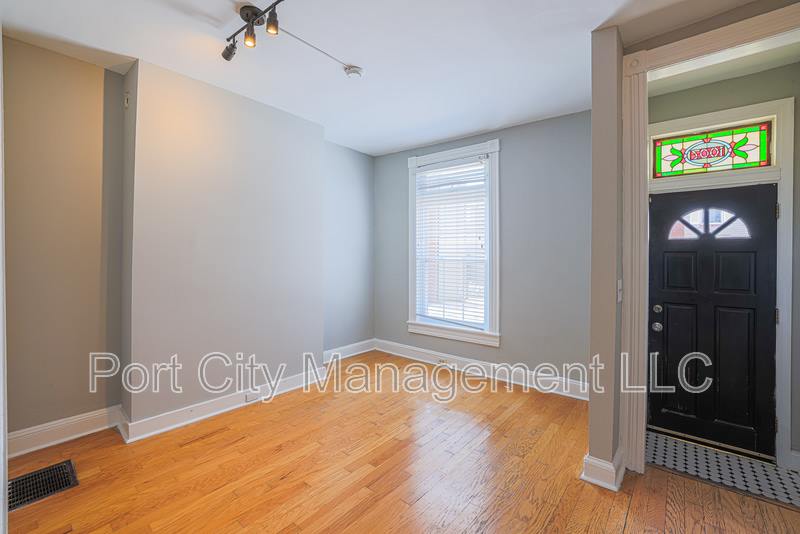 1007 Baylis Street – photo 2