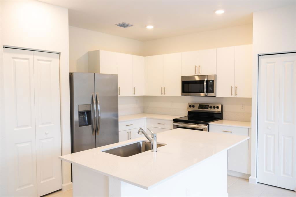 11833 Northwest 47th Manor – photo 2