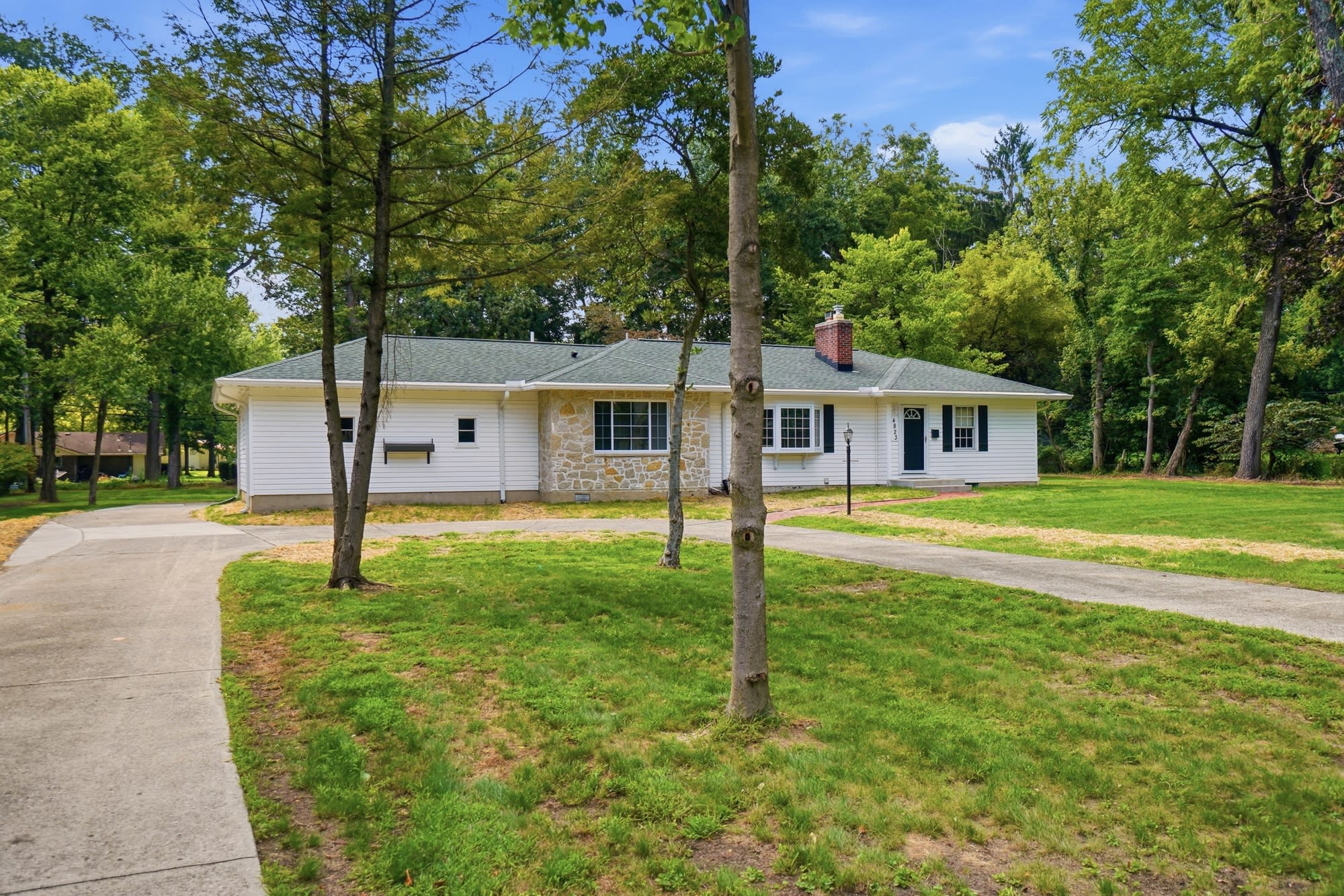 4823 Glenmina Drive – photo 3