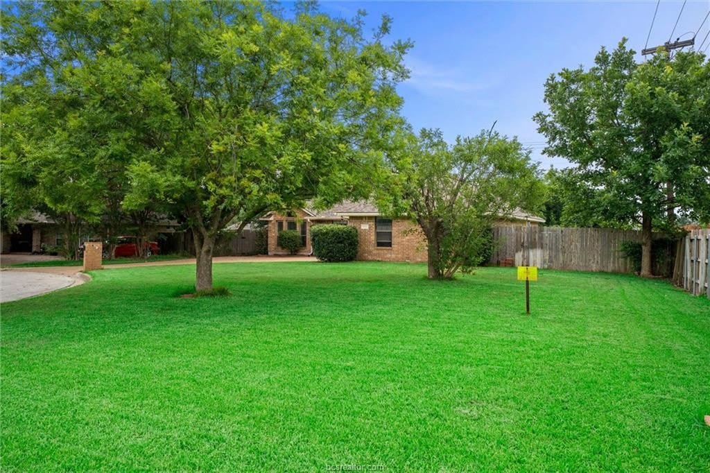 600 Coachlight Court – photo 2