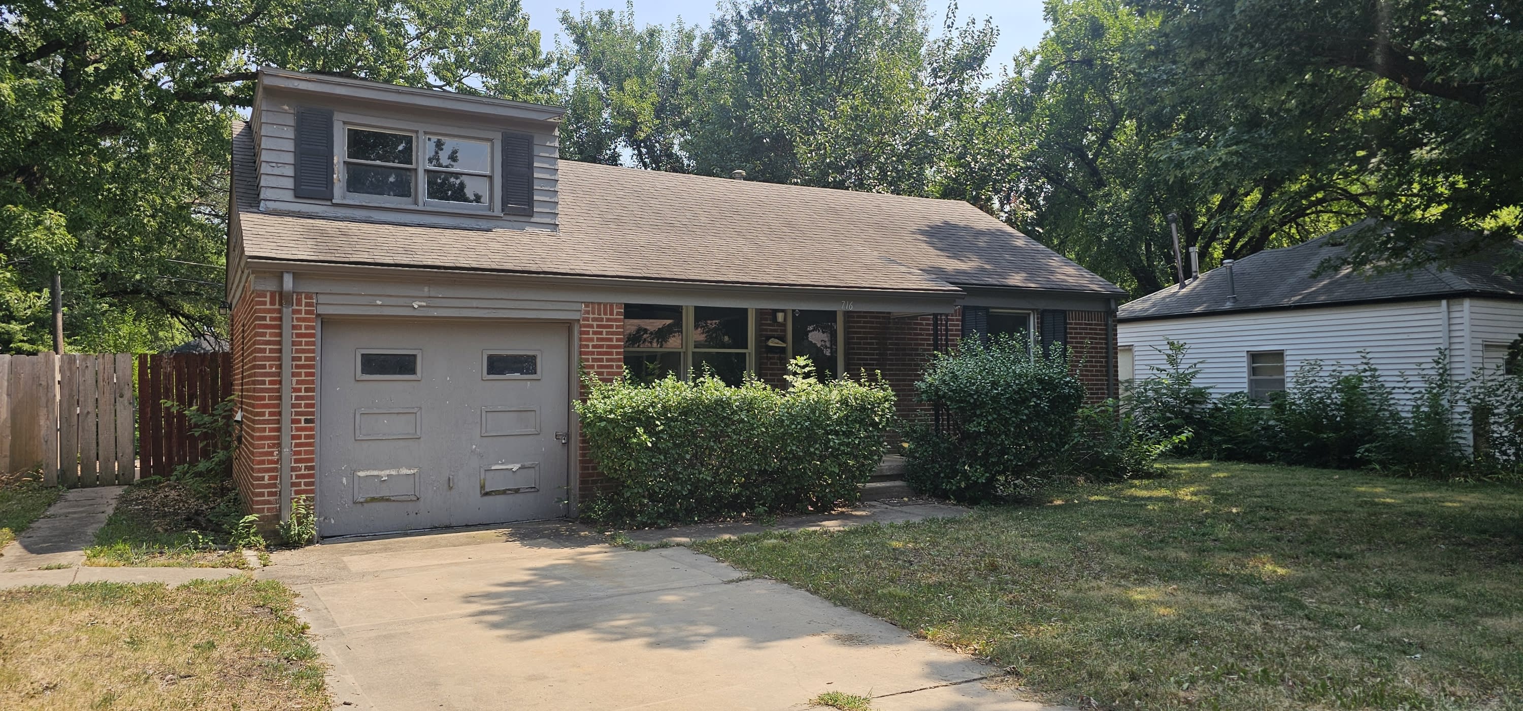 716 S Drury Lane – photo 1