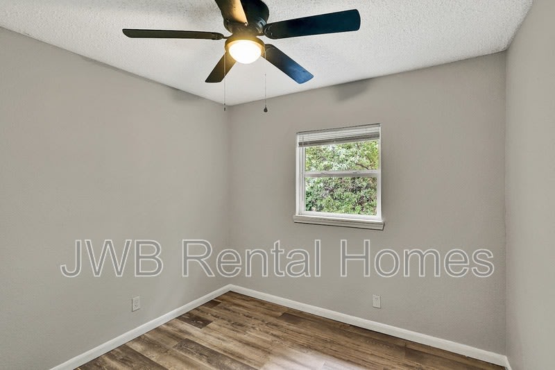 1842 Broadway Ave – photo 5