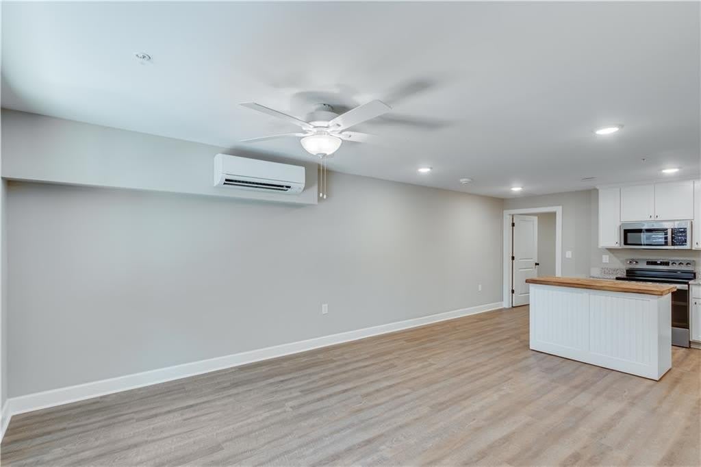 710 Jesse Jewell Parkways SE – photo 4