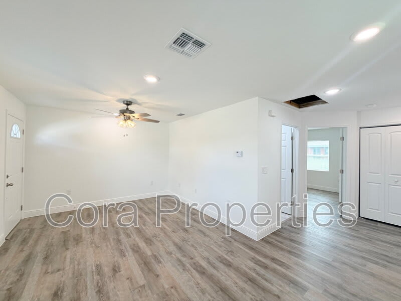 403 E Pearl St – photo 5