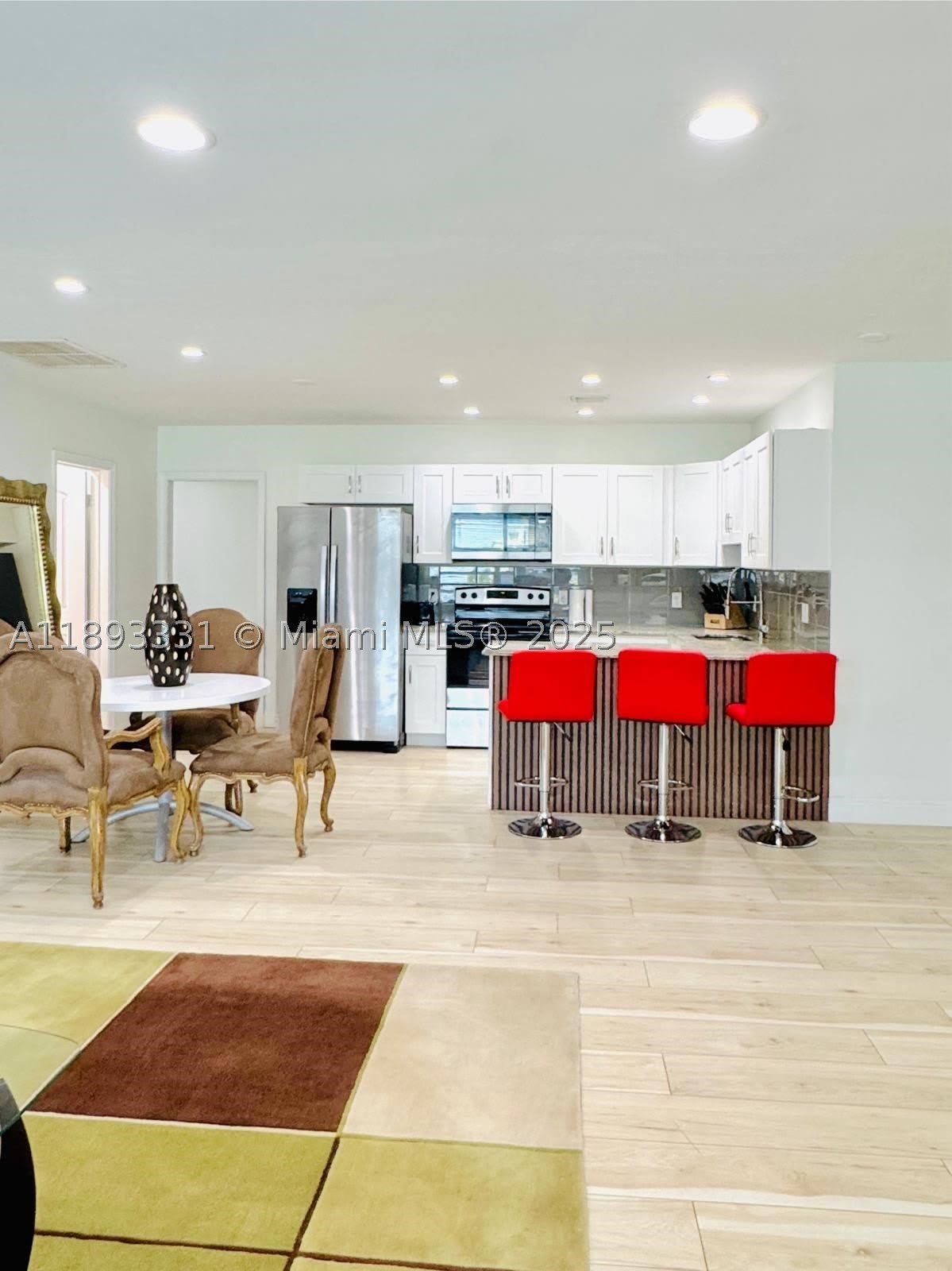 120 NE 9th Ave – photo 1