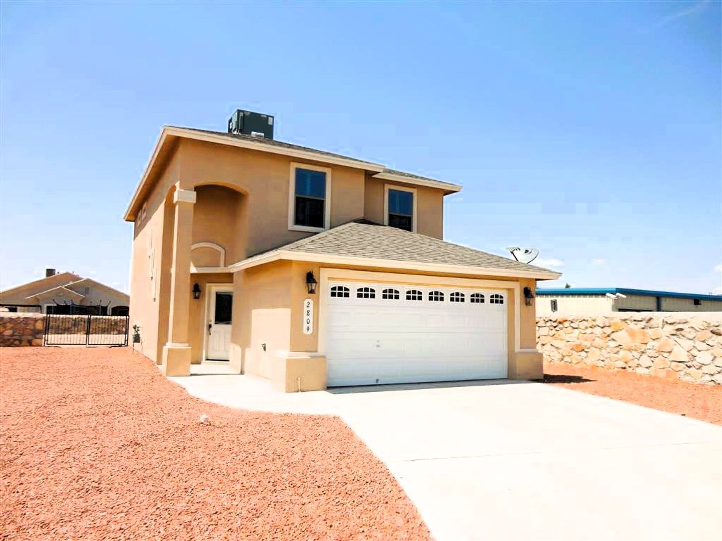 Dazzling Eastside Home With Refrigerated Air Situated On Large Cul De Sac Lot In Quiet Neighborhood – photo 1