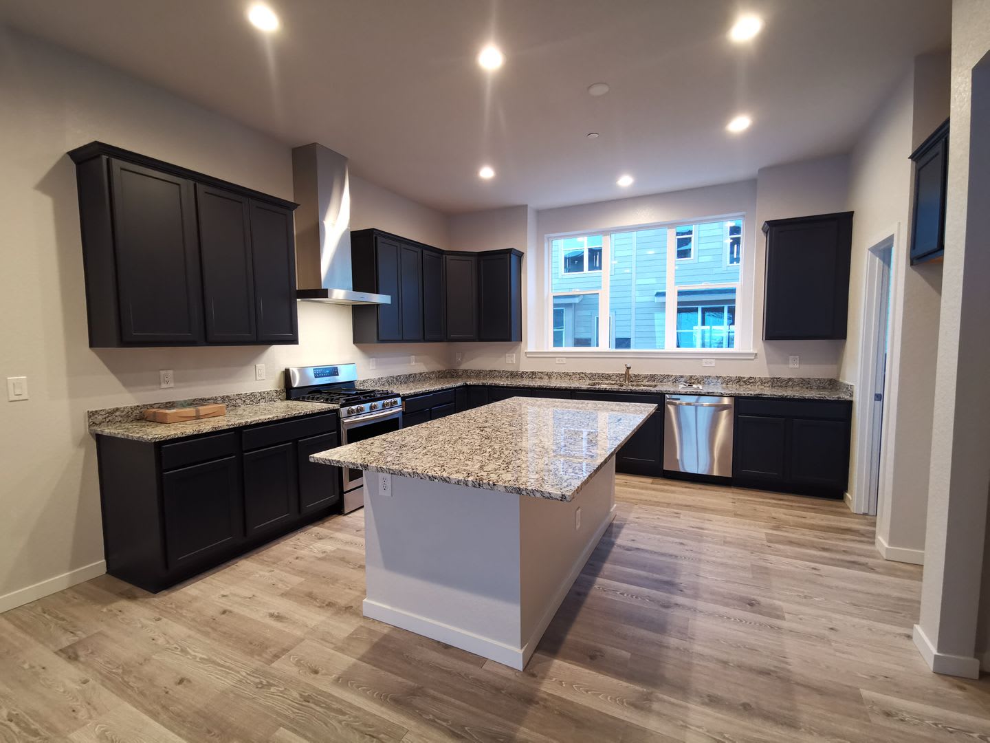Beautiful Modern 3BD/4BA Townhome in the Heart of Superior! – photo 3