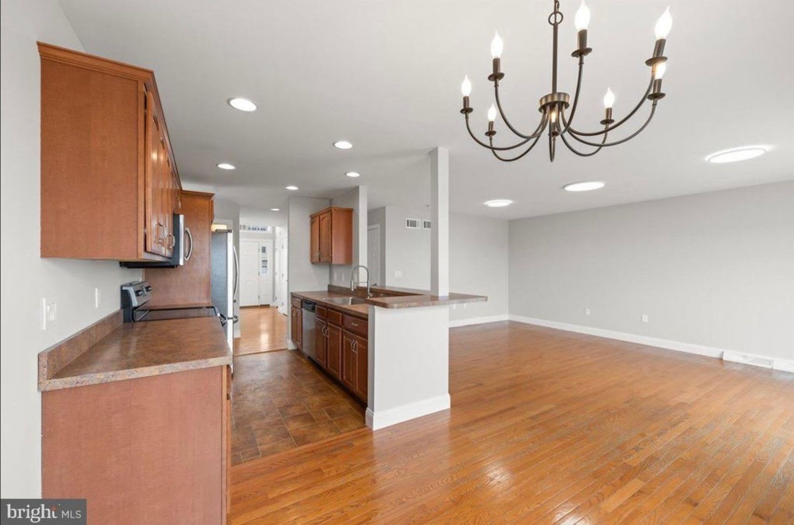 2 300 Spacious 3 Bedroom 2 5 Bath Townhome In Swatara Township – photo 3