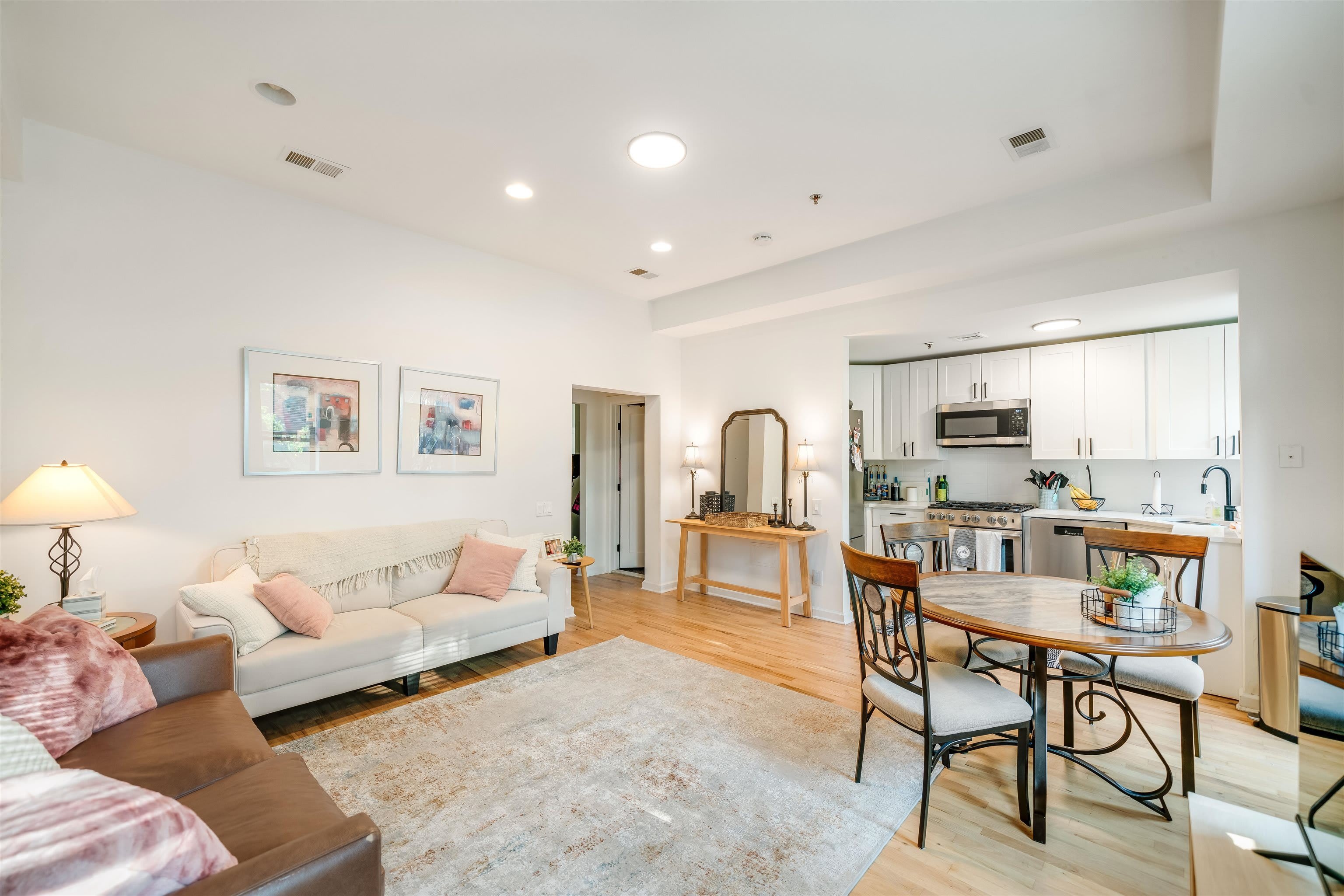 830 HUDSON ST – photo 3