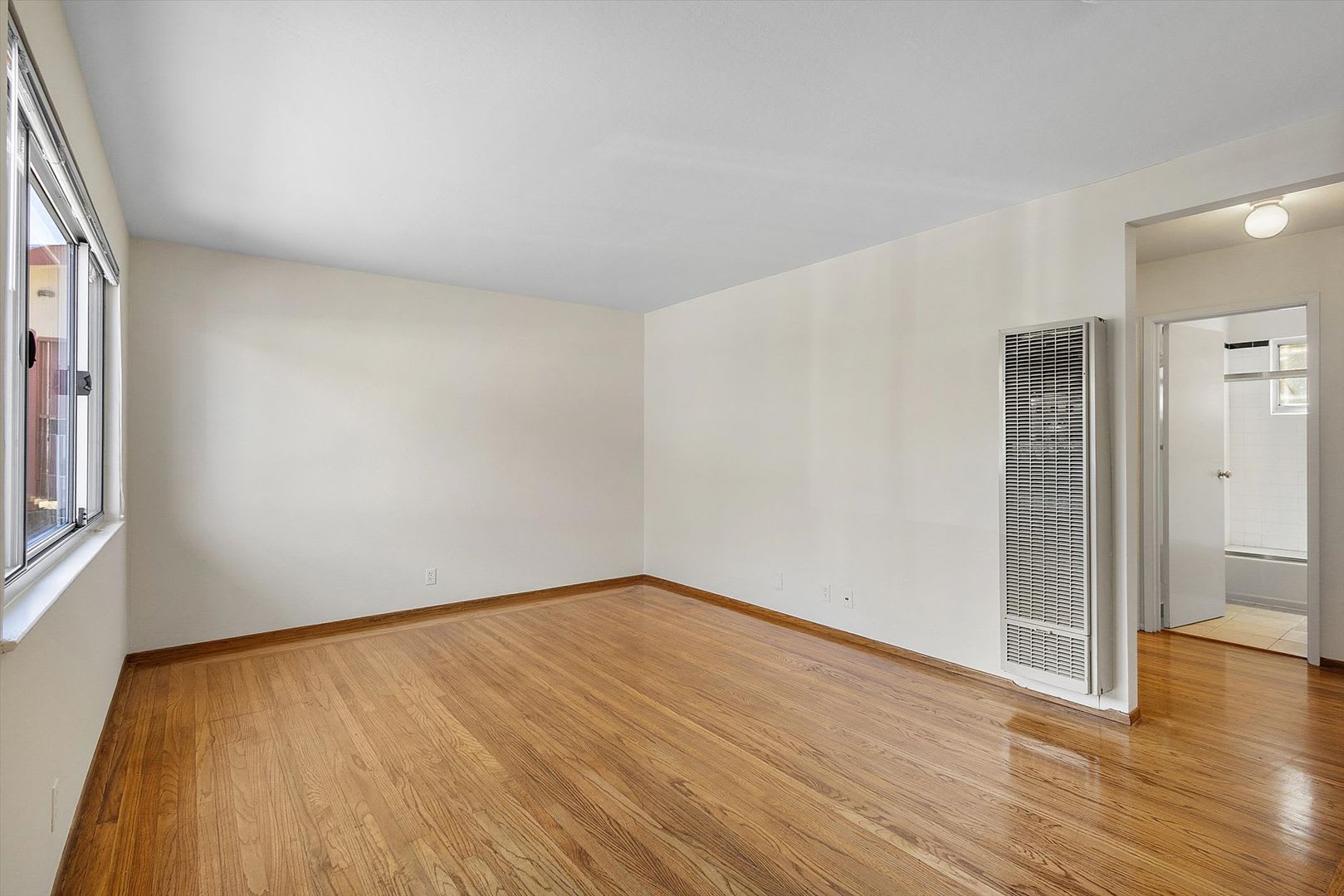 2911 Deakin St 3 2 Bedroom 1 Bath – photo 3