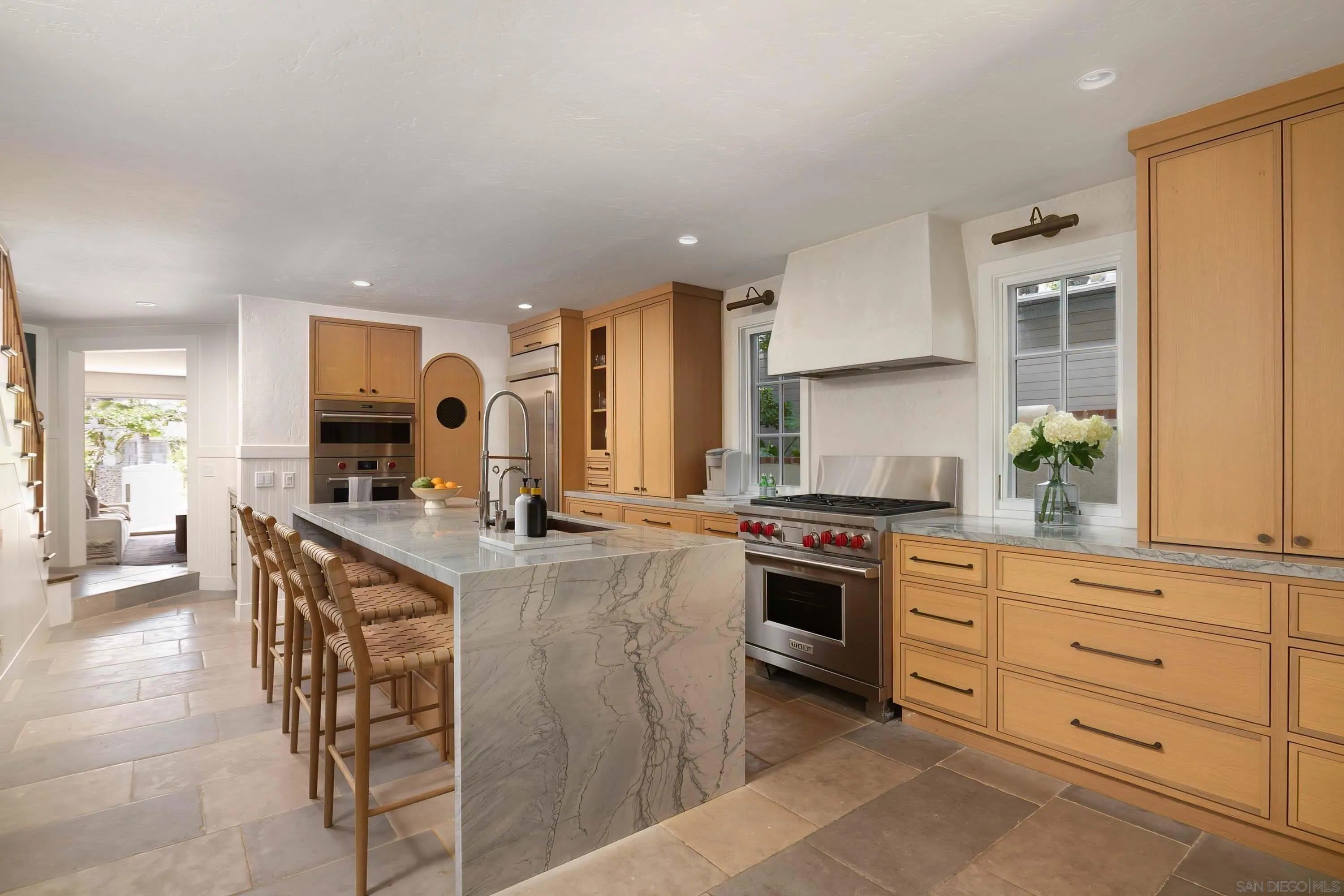 335 Gravilla Street – photo 2