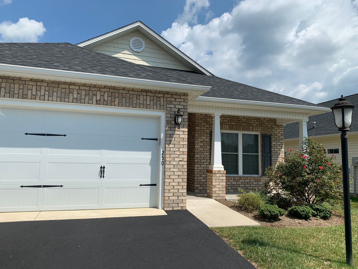 3 Bedroom, 2 Bath,Patio Style Home with Garage – photo 2