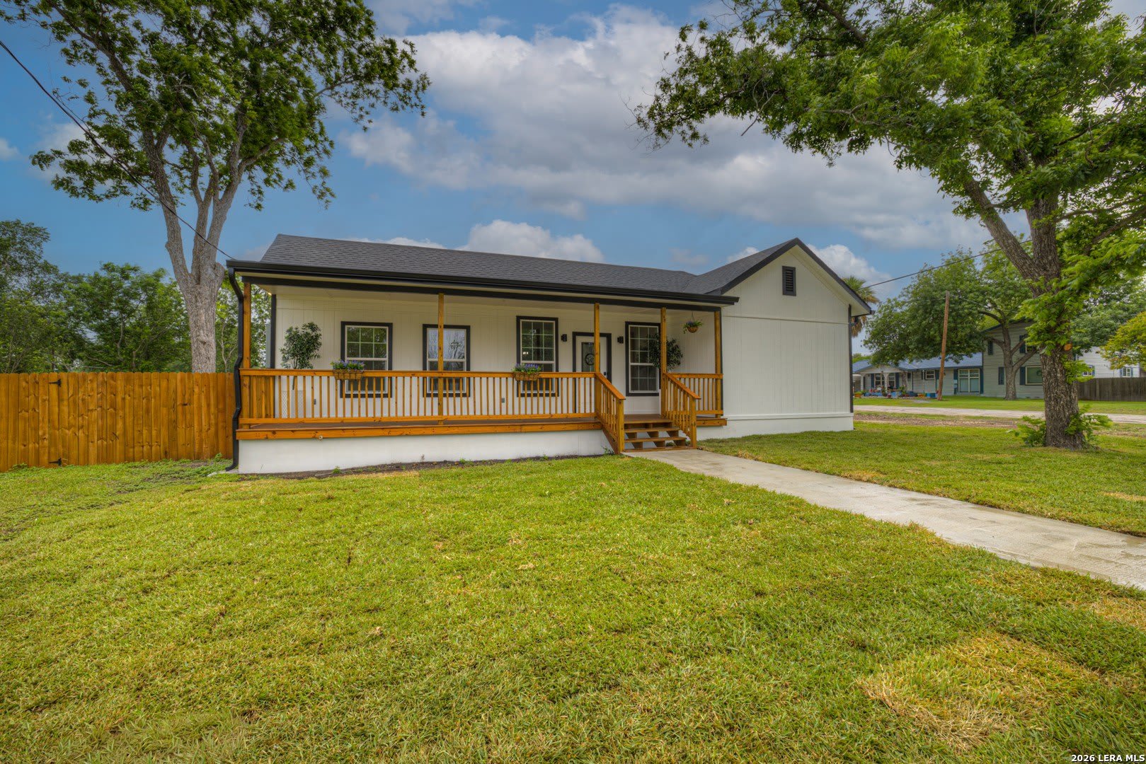 312 N Lavernia – photo 3
