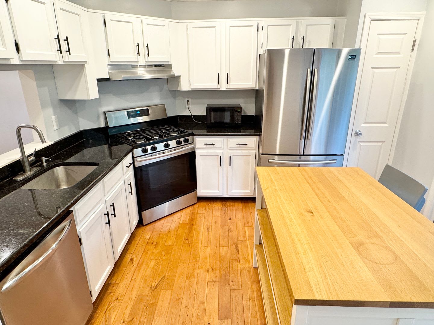 LAKE RIDGE TOWNHOUSE – photo 2