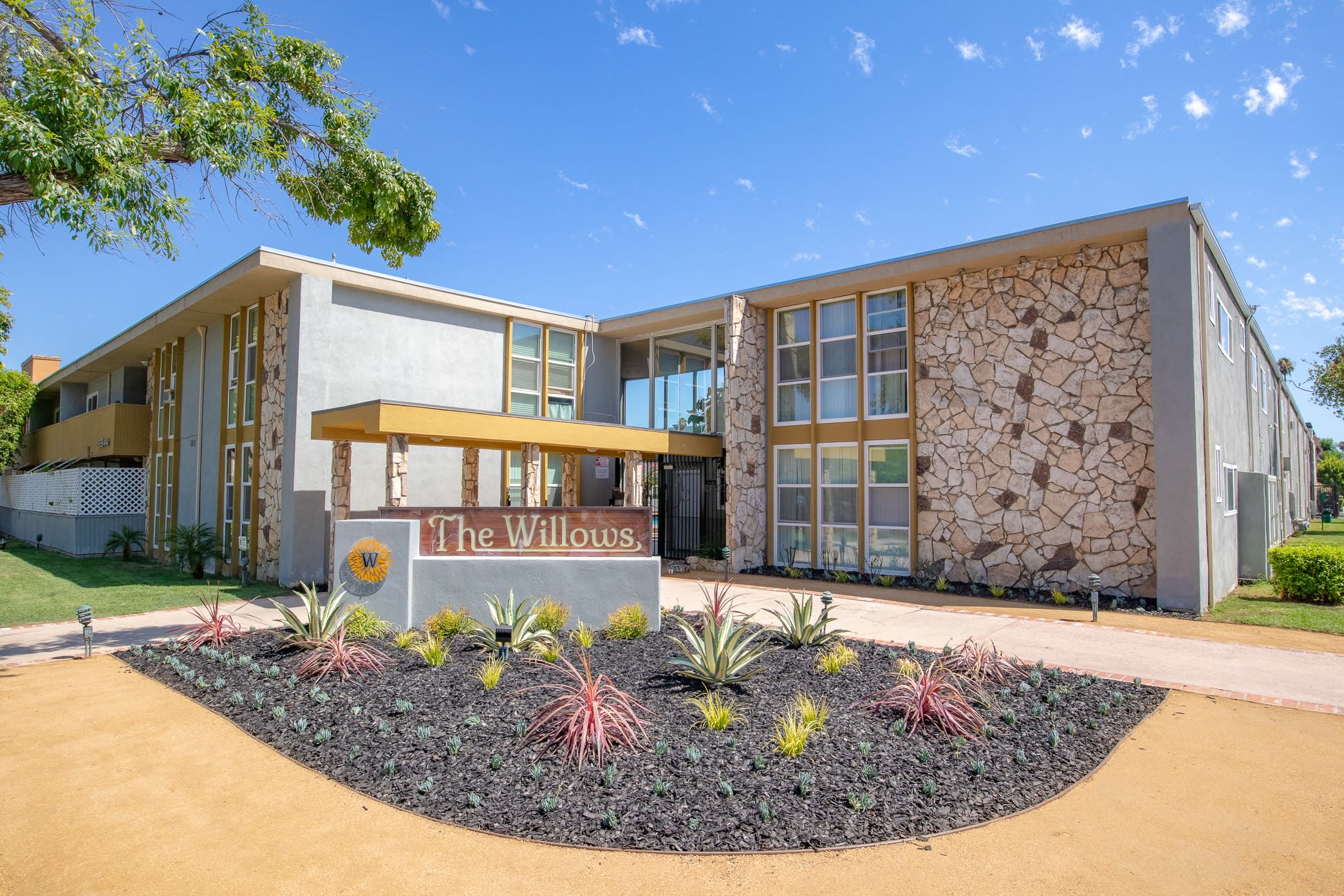 Reseda Continental Apartments – photo 1