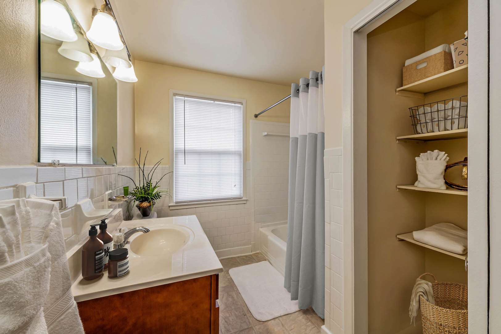 Aquahart Manor Apartments – photo 3
