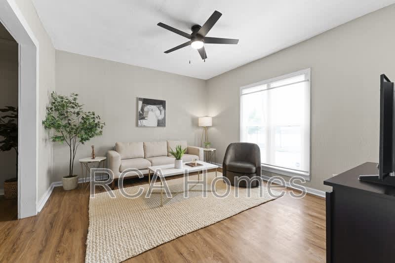 1441 East 11th Street – photo 1