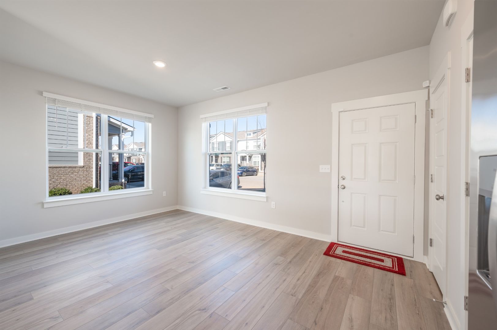 Be The Lucky One To Live In This 2022 Built End Unit Townhome In Blackman Station – photo 4