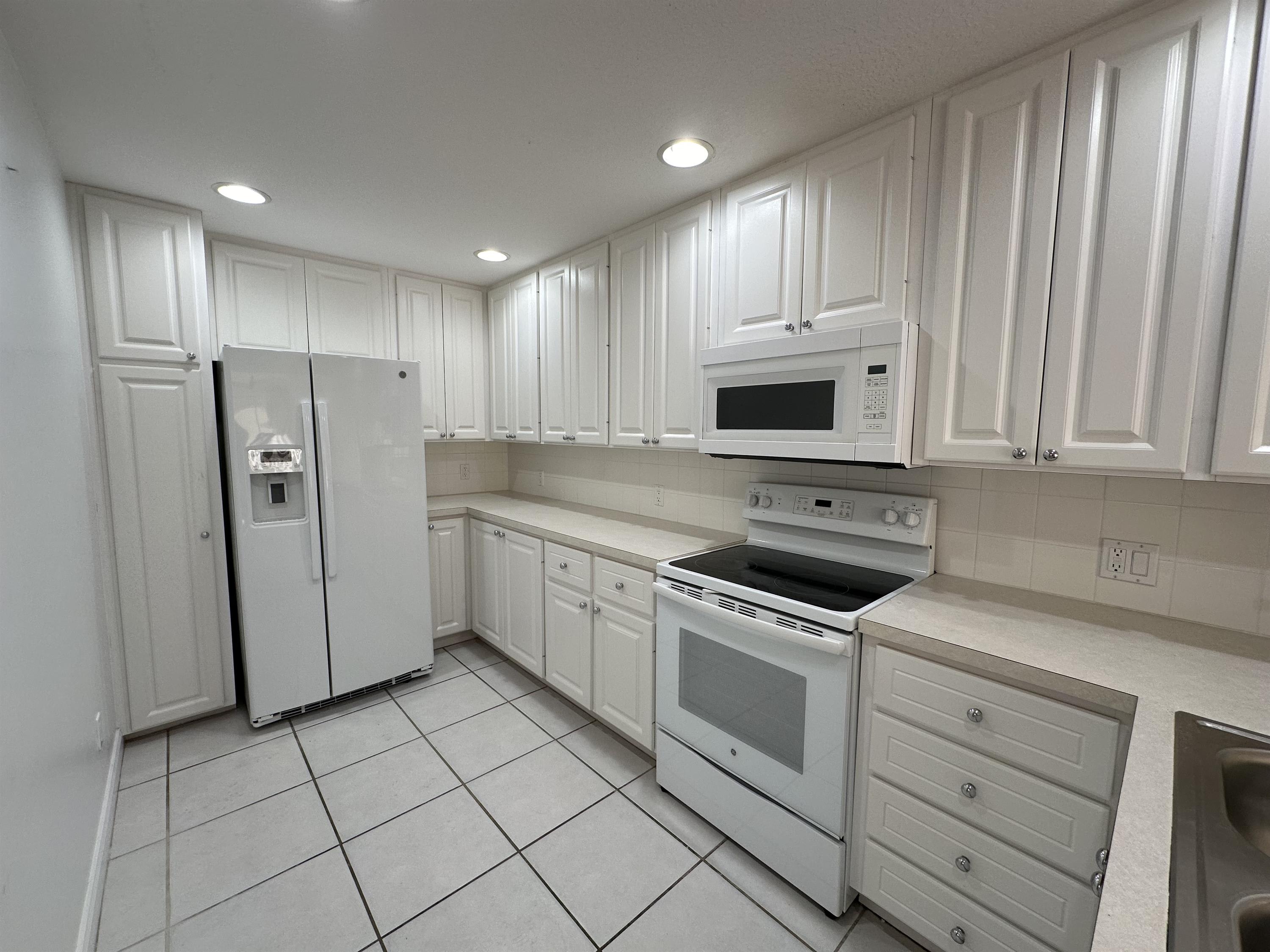 7776 Andora Drive – photo 3